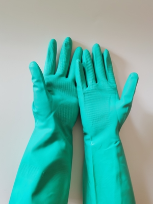 Gant vert de nitriles d'anti fuite 13 pouces de gants résistants dissolvants de nitriles
