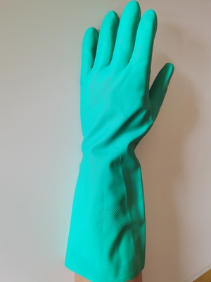 La protection de Mil Green Nitrile Glove Chemical de la résistance dissolvante 13 s'est assemblée le revêtement