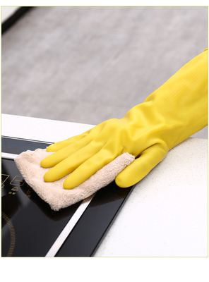 Assemblé rayant les gants jaunes de nettoyage de latex des gants 32CM de Chambre