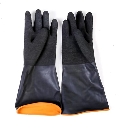 Le troupeau antidérapant des gants en caoutchouc industriels noirs antidérapage 45Cm a rayé des gants